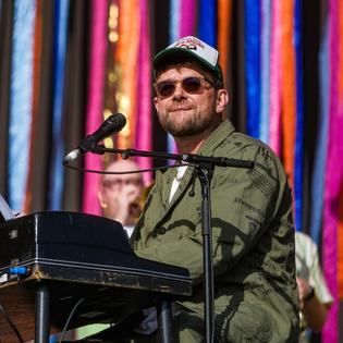 Bang Showbiz / Damon Albarn has opened up about how he hit the high notes on Gorillaz's first album