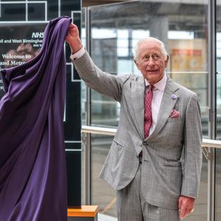 Bang Showbiz / King Charles opens the Midland Metropolitan University Hospital.