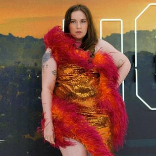 Bang Showbiz / Lena Dunham has penned a new memoir