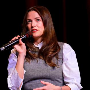 Bang Showbiz / Riley Keough's note to her grandmother has been included in court documents