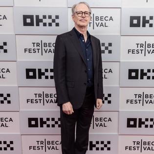 Bang Showbiz / Steve Buscemi stunned a Brooklyn audience when he stepped to the podium at an erotic literary event and read aloud a notoriously graphic love letter by James Joyce.