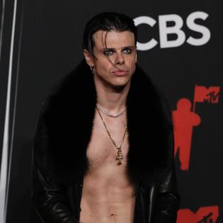 Bang Showbiz / Yungblud at the MTV VMAs