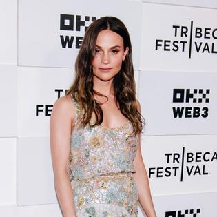 Bang Showbiz / Alicia Vikander created an AI version of Andrew Lincoln