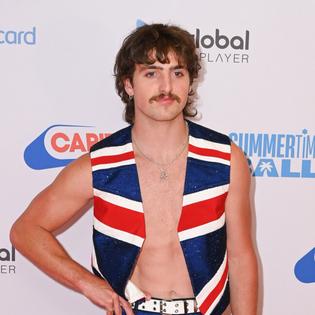 Bang Showbiz / Benson Boone is believed to have split from his girlfriend