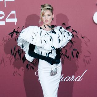 Bang Showbiz / Elsa Hosk is engaged.