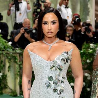 Bang Showbiz / Demi Lovato's next album will be released in October