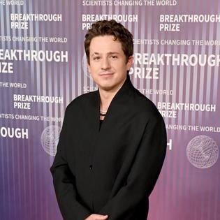 Bang Showbiz / Charlie Puth always uses a coloured pen to write his songs