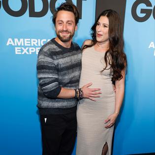 Bang Showbiz / Kieran Culkin and Jazz Charton are set to become parents for the third time