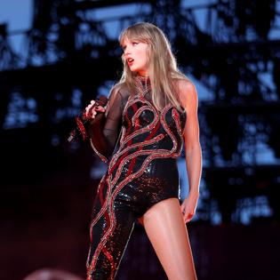 Bang Showbiz / Taylor Swift's The Life of a Showgirl surpassed 5 million pre-saves on Spotify