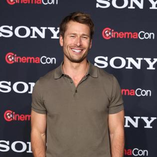Bang Showbiz / Glen Powell stopped drinking alcohol for his role in Chad Powers