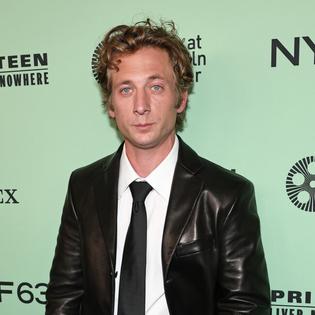 Bang Showbiz / Jeremy Allen White never sought advice from other actors before playing Bruce Springsteen.