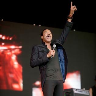 Bang Showbiz / Lionel Richie: 'The same crooks that were trying to take advantage of Michael Jackson were coming to take advantage of me'