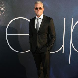 Bang Showbiz / Eric Dane missed the Emmy Awards after falling over