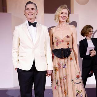 Bang Showbiz / Billy Crudup and Naomi Watts support one another.