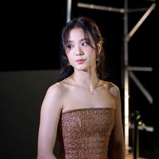 Bang Showbiz / Jisoo is seemingly teaming up with Zayn Malik on a new duet