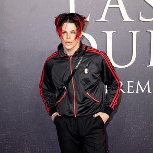 Bang Showbiz / Yungblud revealed himself to be a massive Swiftie while defending the star's music