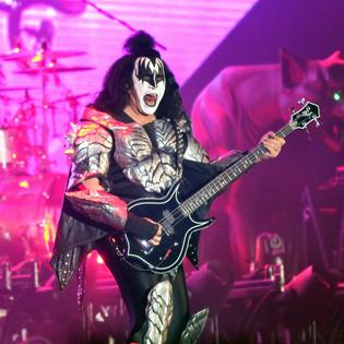Bang Showbiz / Gene Simmons rushed to hospital after car crash