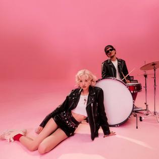 Bang Showbiz / Rosé and Bruno Mars got into a disagreement before filming the APT. music video