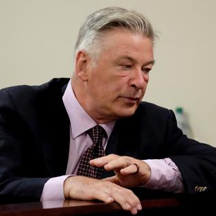 Bang Showbiz / Alec Baldwin was involved in a car crash