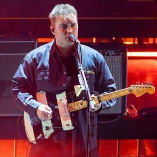 Bang Showbiz / Sam Fender relishes gigs at intimate venues