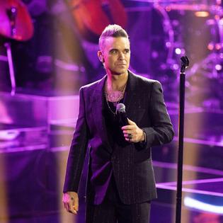 Bang Showbiz / Robbie Williams jokingly rules himself out of playing 007