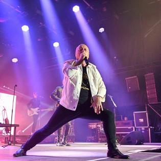 Bang Showbiz / Jim Kerr and Simple Minds continue to appeal