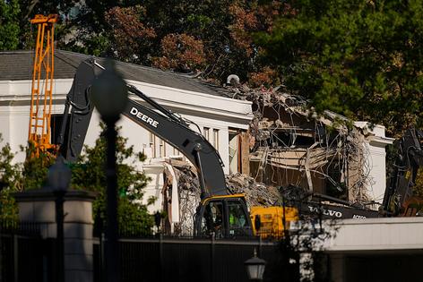 WASHINGTON, DC - OCTOBER 21: The facade of the East Wing of the White House is demolished by work crews on October 21, 2025 in Washington, DC. The demolition is part of U.S. President Donald Trump's plan to build a ballroom reportedly costing $250 million on the eastern side of the White House. (Photo by Andrew Harnik/Getty Images)