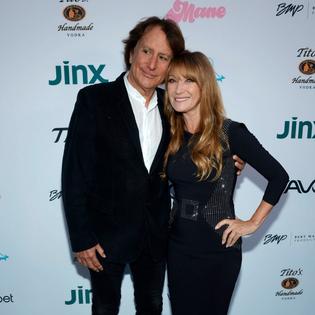 Bang Showbiz / John Zambetti and Jane Seymour celebrate their anniversary every month