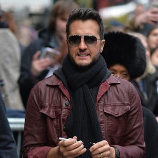 Bang Showbiz / Luke Bryan has dispelled some online theories