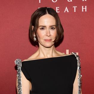 Bang Showbiz / Sarah Paulson accidentally spat in Kim Kardashian's eye.