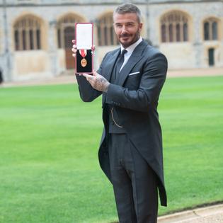 Bang Showbiz / Sir David Beckham paid tribute to his wife Victoria Beckham with his knighthood ceremony outfit.