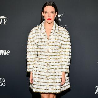 Bang Showbiz / Riley Keough gets signs from her late mother Lisa Marie Presley