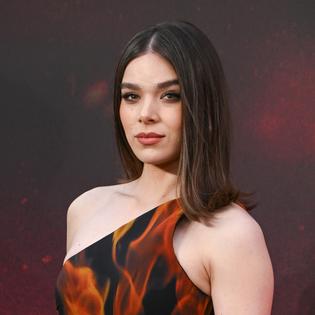 Bang Showbiz / Hailee Steinfeld still loves the challenge of acting.