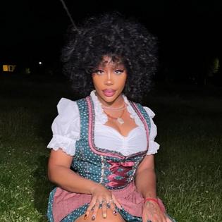 Bang Showbiz / SZA has spoken publicly for the first time about her online feud with Nicki Minaj