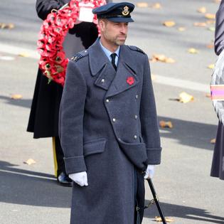 Bang Showbiz / Prince William wants young people to wear a poppy.