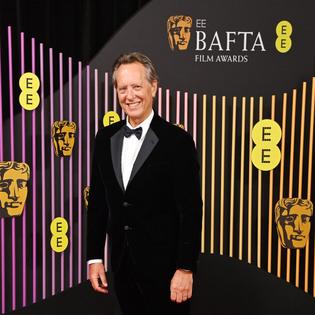 Bang Showbiz / Richard E. Grant is happy to travel the world alone