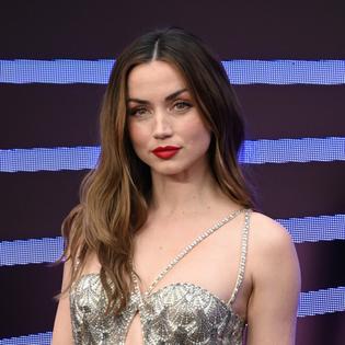 Bang Showbiz / Ana de Armas is in final talks to star in Reenactment.