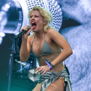 Bang Showbiz / Amyl and The Sniffers supplied fans with free booze after their free concert was axed due to safety concerns