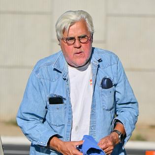 Bang Showbiz / Jay Leno steers clear of political issues