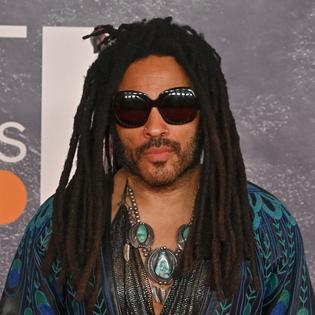 Bang Showbiz / Lenny Kravitz had four of his trademark deadlocks ripped out of his head by a female fan in Brisbane, Australia.