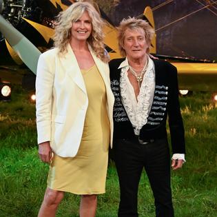 Bang Showbiz / Penny Lancaster and Sir Rod Stewart make honey at their home.
