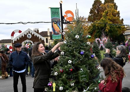 Community Members Decorate Trees at Brookfield Zoo Tree Trim. © Brookfield Zoo Chicago