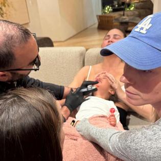 Bang Showbiz / Esti getting her chin stitched up/ © Instagram.