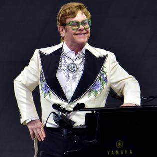 Bang Showbiz / Sir Elton John has been cleaning his kitchen