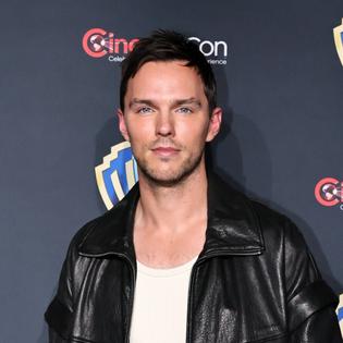 Bang Showbiz / Nicholas Hoult's' terrifying' high-speed crash.