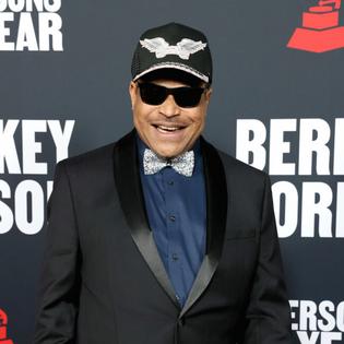 Bang Showbiz / Smokey Robinson claims his accuser stole from his storage unit.