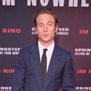Bang Showbiz / Jeremy Allen White is' obsessed' with real estate.
