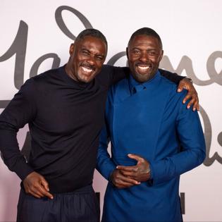 Bang Showbiz / Idris Elba posing with his Madame Tussauds waxwork