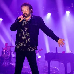 Bang Showbiz / Adam Duritz has opened up about his love life back in the 1990s