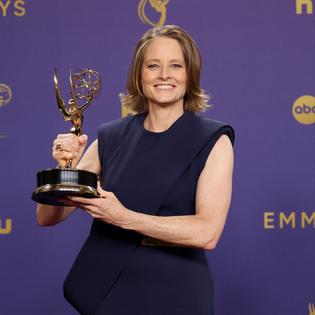 Bang Showbiz / Jodie Foster can't multi-task